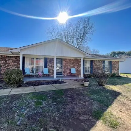 Buy this 3 bed house on 769 6th Street in Lawrenceburg, TN 38464
