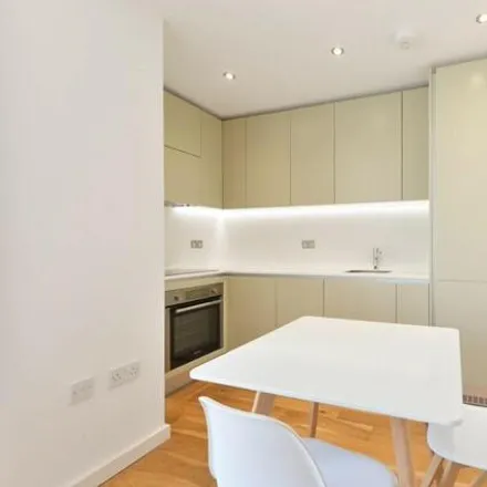 Image 4 - Dolphin Road, Charlton, TW16 7HE, United Kingdom - Apartment for rent