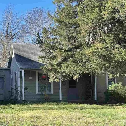Buy this 3 bed house on 223 West Court Street in Clay Center, KS 67432