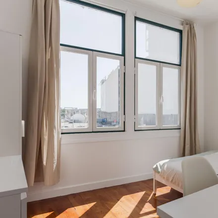 Rent this 8 bed room on Pastelaria Conde in Calçada do Marquês de Abrantes, 1200-719 Lisbon