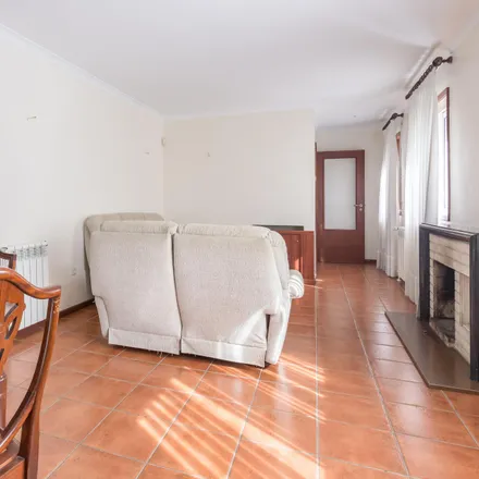 Rent this 4 bed apartment on Rua António Ramalho in 4465-092 Matosinhos, Portugal
