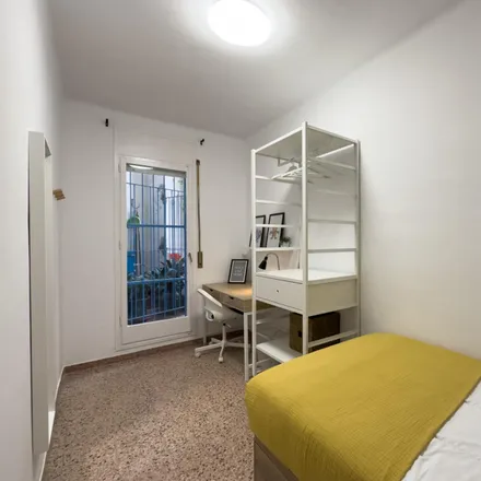 Rent this 5 bed room on Carrer de Sardenya in 110, 08001 Barcelona