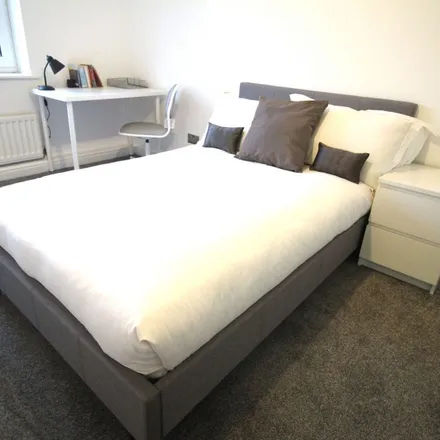 Rent this 3 bed apartment on Samara Plaza in Clarendon Road, Leeds