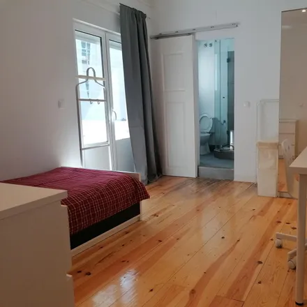 Rent this 5 bed room on Rua Pinheiro Chagas 20 in 1050-180 Lisbon, Portugal