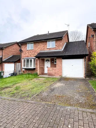Rent this 4 bed house on Padstow Avenue in Milton Keynes, MK6 2EW