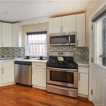 Image 4 - 607 Oak Terrace, New York, NY 10454, USA - Townhouse for sale