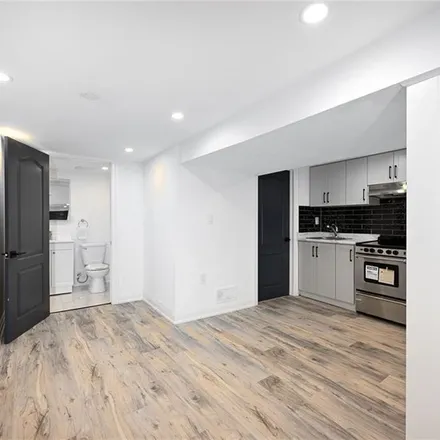 Image 9 - 29 Highland Avenue, Hamilton, ON L8L 6Y7, Canada - Apartment for rent