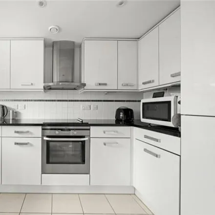 Image 5 - Oatlands Avenue, Weybridge, KT13 9DE, United Kingdom - Apartment for sale