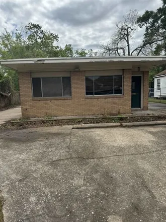 Buy this studio house on 2449 North Street in Beaumont, TX 77702