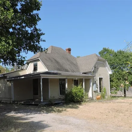 Buy this 3 bed house on 456 Crossmain Street in Milford, Ellis County