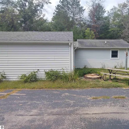 Image 7 - 2045 Geraldine Street, Elbow Lake, Mills Township, MI 48756, USA - House for sale