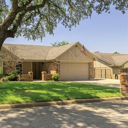 Image 2 - 6752 Fairmeadow Drive, North Richland Hills, TX 76182, USA - House for sale