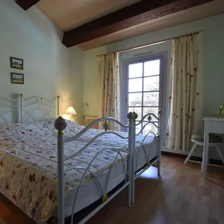 Rent this 4 bed house on Aérodrome de Bédarieux-La-Tour-sur-Orb in Mas d’Alengrin, Chemin de Boussagues