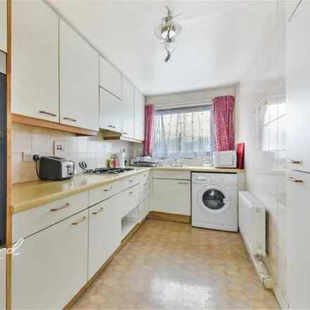 Image 5 - Southwark Park Road, London, SE16 3RT, United Kingdom - Apartment for rent