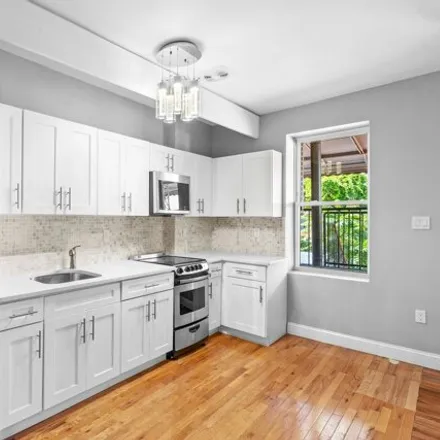 Image 3 - 440 Fountain Avenue, New York, NY 11208, USA - Townhouse for sale