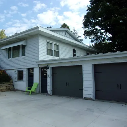 Buy this 3 bed house on 555 North Hickory Street in Platteville, WI 53818