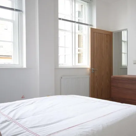 Rent this 3 bed room on Ada Road in London, SE5 7RW