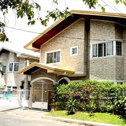 Rent this 3 bed house on Parañaque in Merville, PH