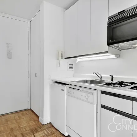 Image 2 - The Strand, 500 West 43rd Street, New York, NY 10036, USA - Apartment for rent