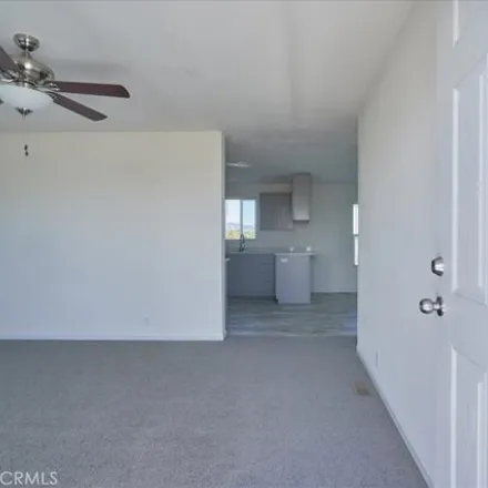 Image 5 - 9899 Crystal Aire Road, Piñon Hills, CA 92372, USA - Apartment for sale