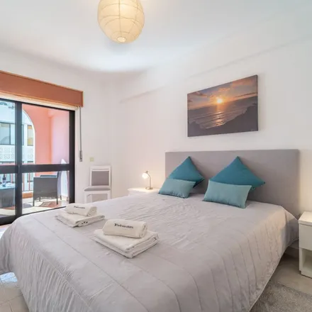 Rent this 2 bed apartment on Rua Ary dos Santos in 8125-173 Quarteira, Portugal