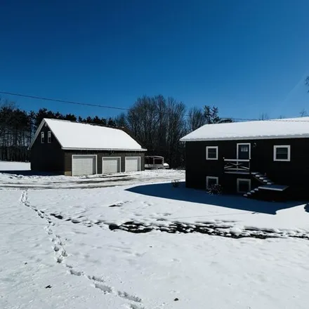 Buy this 3 bed house on 18 Rutland Road in Plymouth, Penobscot County