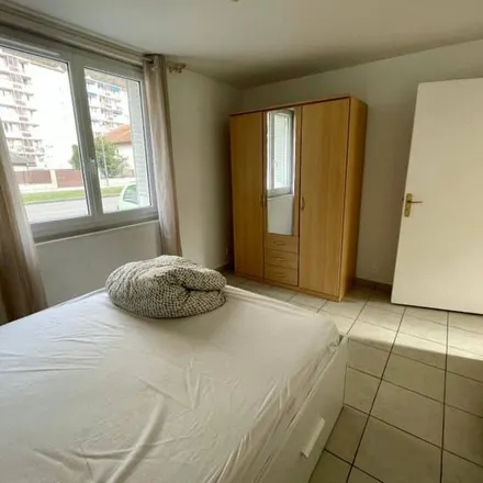 Rent this 2 bed apartment on 107 Avenue du Général Leclerc in 38950 Saint-Martin-le-Vinoux, France