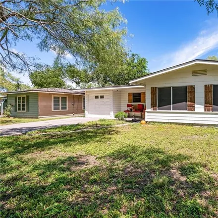 Image 2 - 1208 South Circle Drive, Kingsville, TX 78363, USA - House for sale