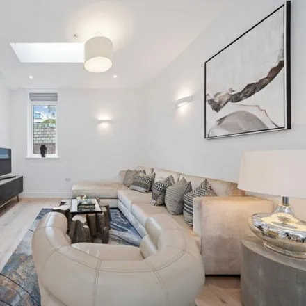 Image 3 - Benjamin House, Cecil Grove, Primrose Hill, London, NW8 7QB, United Kingdom - House for rent