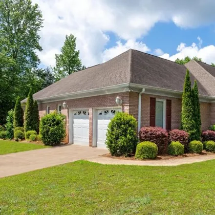 Buy this 7 bed house on 719 Woodland Trace Way in Oak Hill, Jasper