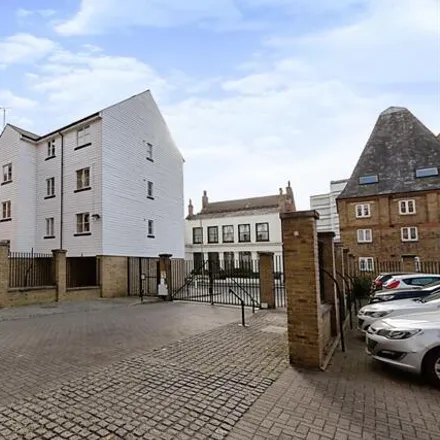 Buy this 2 bed apartment on unnamed road in Gravesend, DA11 0BP