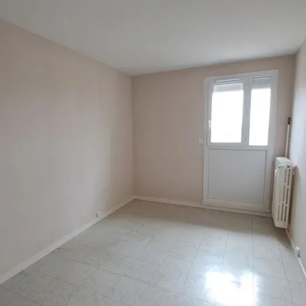 Rent this 4 bed apartment on 9 Avenue Georges Hodin in 51100 Reims, France