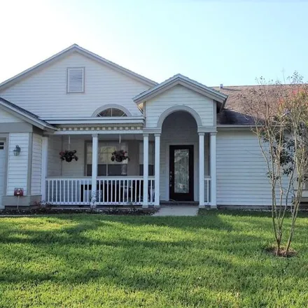 Rent this 4 bed house on 963 Valley View Circle in Lake Saint George, Pinellas County