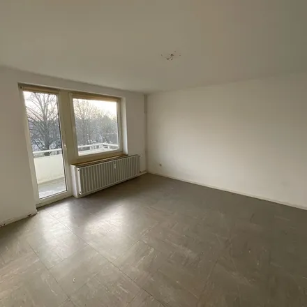 Rent this 3 bed apartment on Kreuzhütte 34 in 41189 Mönchengladbach, Germany