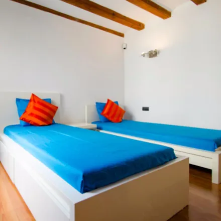 Rent this 2 bed apartment on Carrer dels Escudellers in 26, 08002 Barcelona