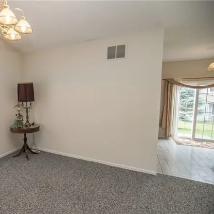 Image 7 - 2098 Sycamore Drive, Bedford Heights, OH 44146, USA - Condo for sale