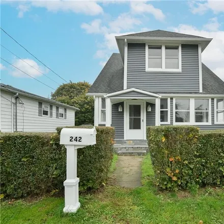 Buy this 3 bed house on 242 Fairlawn Avenue in Fair Lawn, Waterbury