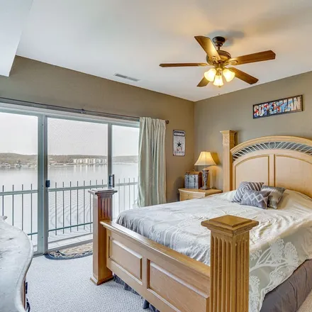 Rent this 3 bed condo on Lake Ozark