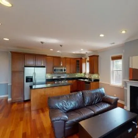 Buy this 2 bed apartment on #3s,7257 North Hamilton Avenue in Rogers Park, Chicago