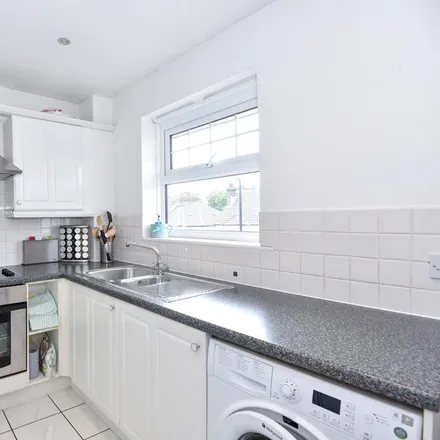 Rent this 3 bed apartment on 211 Brighton Road in London, CR2 6EJ