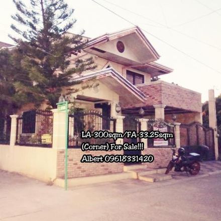 Rent this 5 bed townhouse on Alfamart in Malagasang Road, Imus