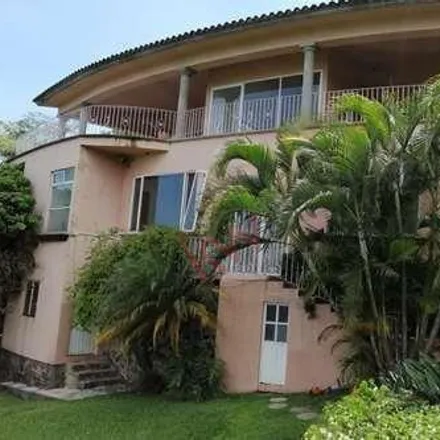 Buy this 4 bed house on Cerrada de los Limoneros in Fraccionamiento Limoneros, 62220 Cuernavaca