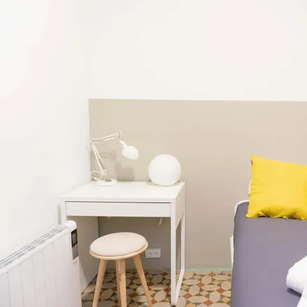Rent this 7 bed room on Col·lectiu Ronda in Carrer de Trafalgar, 50
