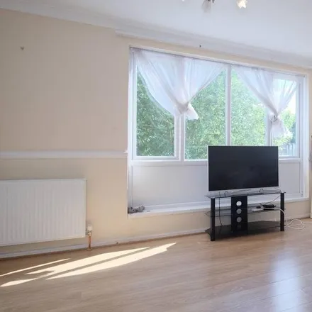Rent this 4 bed townhouse on Lower Strand in Grahame Park, London