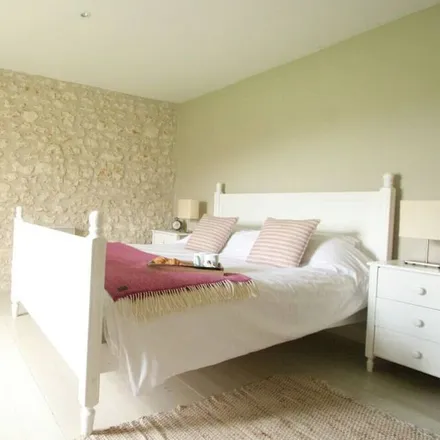 Rent this 3 bed house on 17500 Réaux sur Trèfle