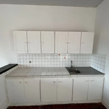 Rent this 3 bed apartment on 18 Quai Stéphane Mallarmé in 77870 Vulaines-sur-Seine, France