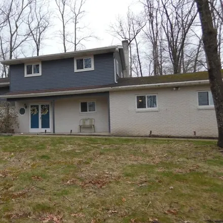 Rent this 4 bed house on 1152 Linwood Drive in Arlington Heights, Monroe County