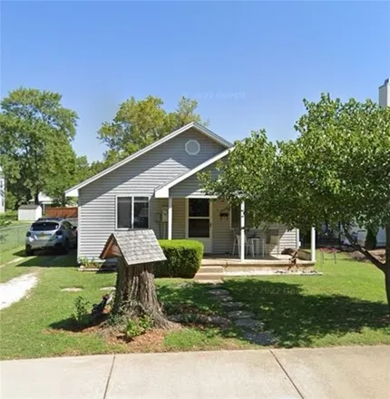 Buy this 2 bed house on 613 East Central Avenue in Bentonville, AR 72712