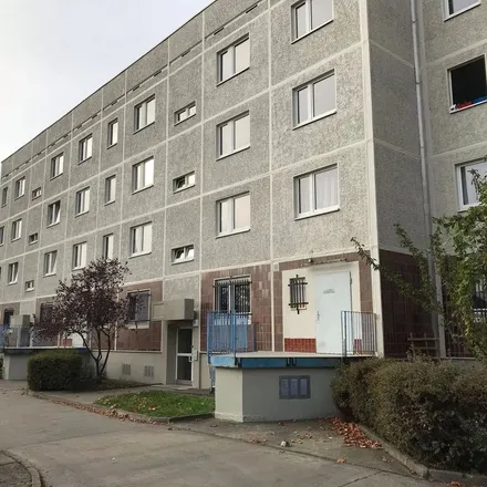Rent this 3 bed apartment on Wittenberger Straße 10 in 06132 Halle (Saale), Germany