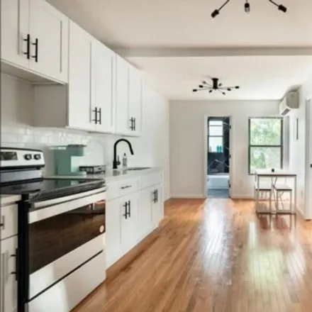 Image 1 - 24 Hinsdale Street, New York, NY 11207, USA - House for rent